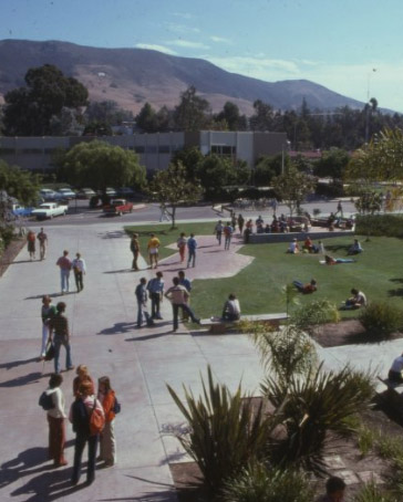 Students gathering in the sun on Cal Poly's Dexter Lawn in 1977.