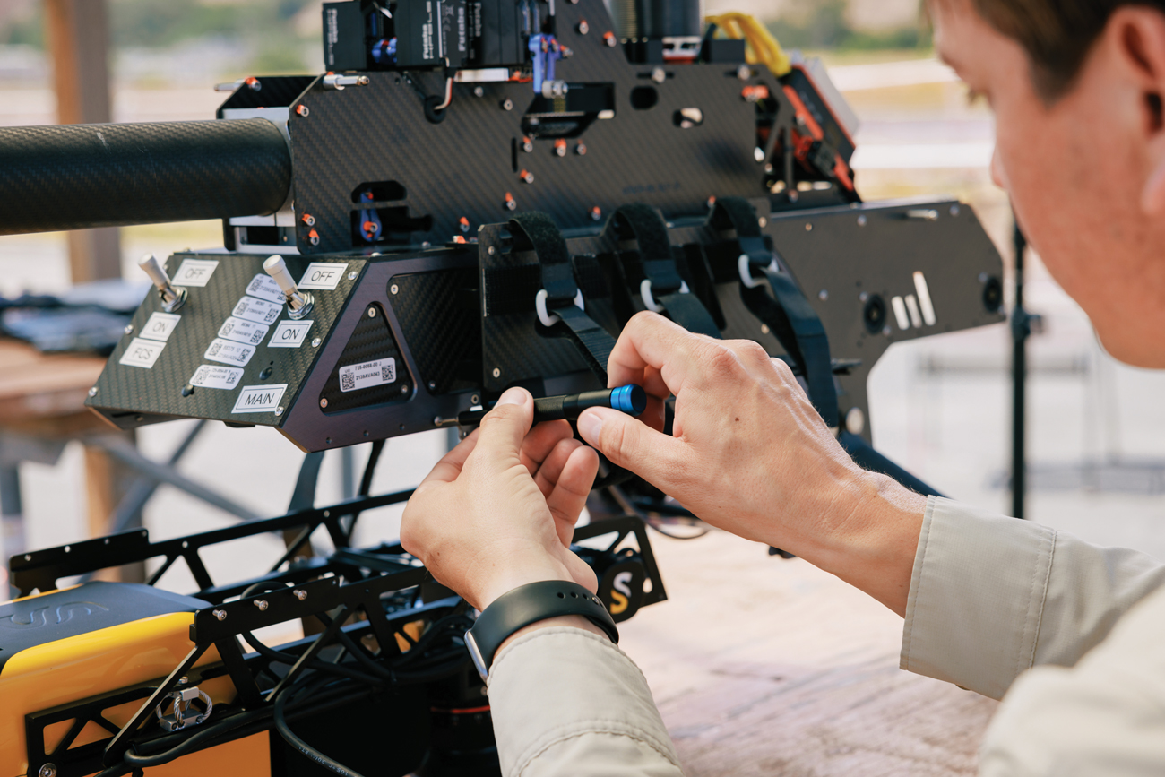 A student fix a mechanical element on a drone