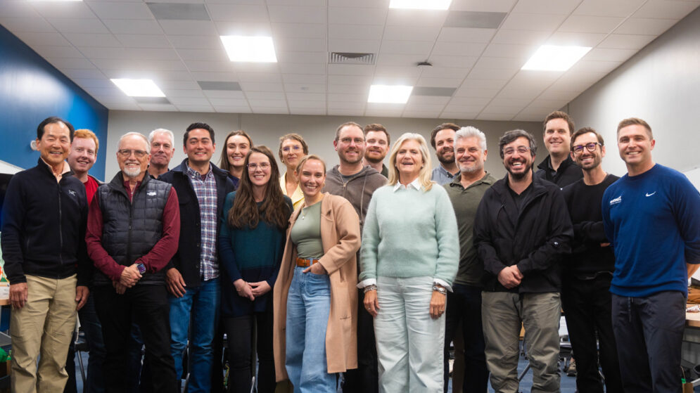 18 Cal Poly alumni gather and smile at an Innovation Quest event