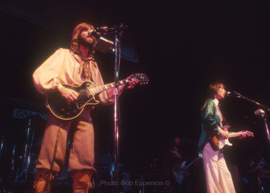 Loggins and Messina performing.